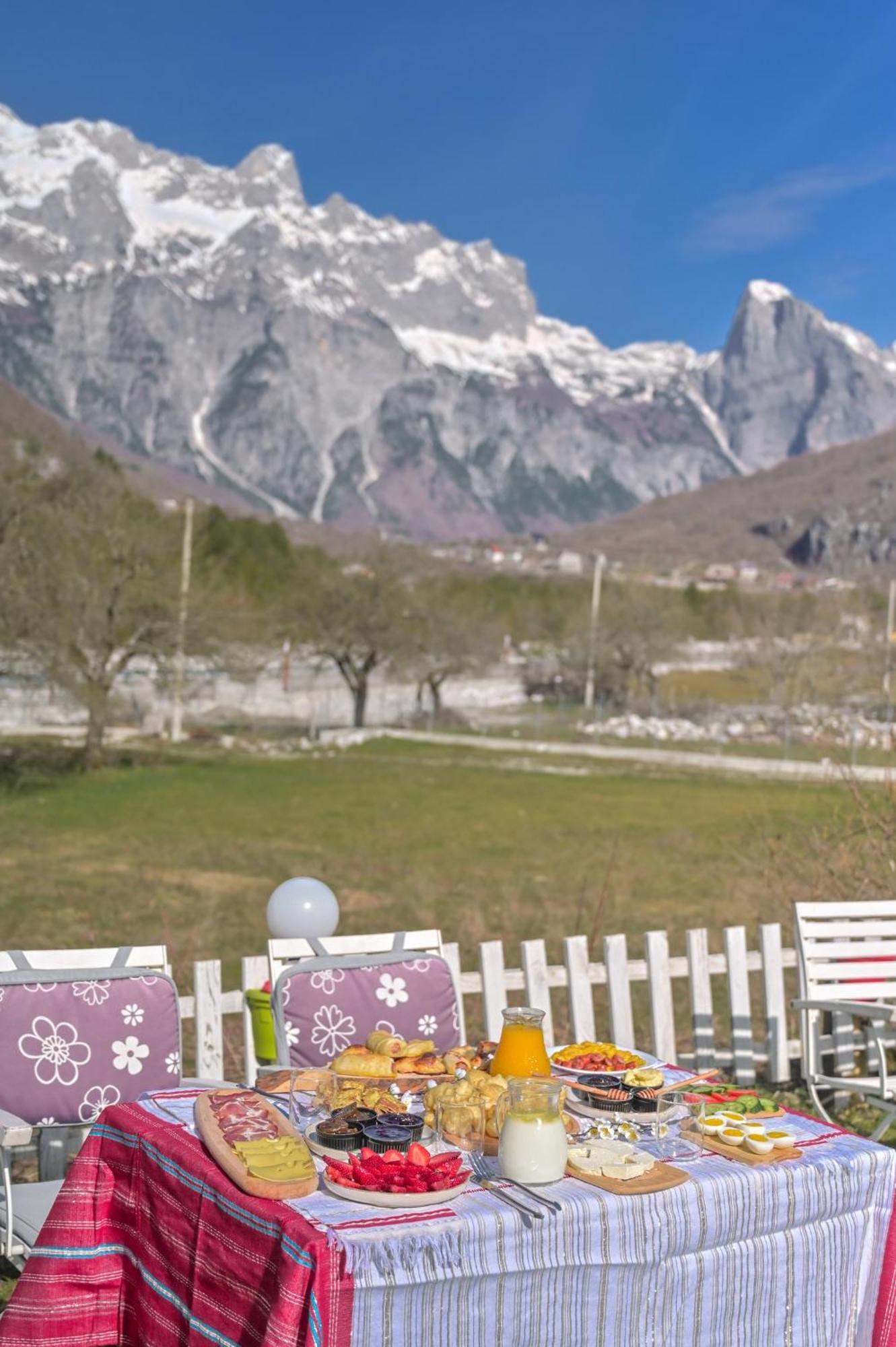 Bed & Breakfast Bujtina Miqesia Theth