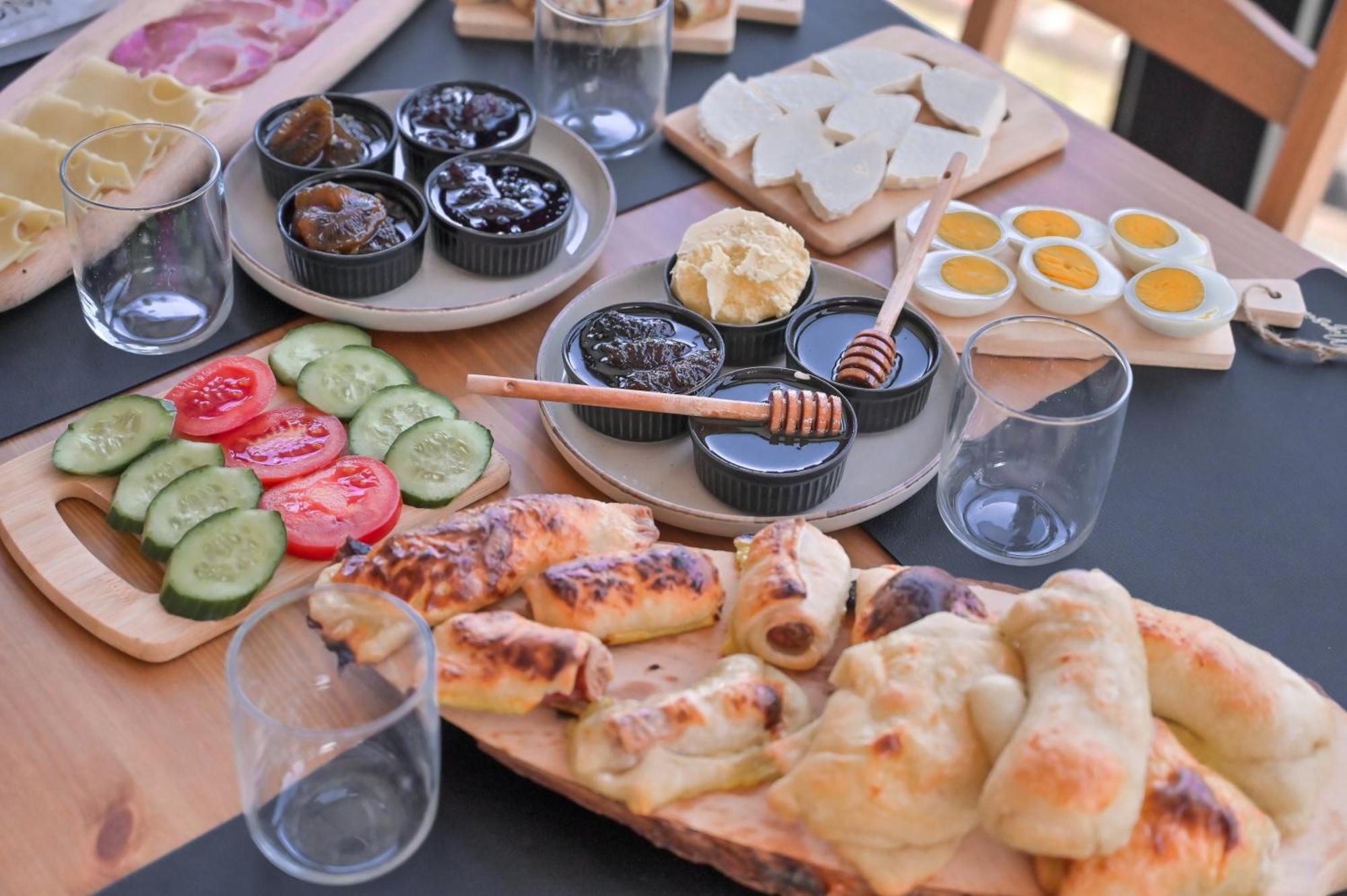 Bed & Breakfast Bujtina Miqesia *
