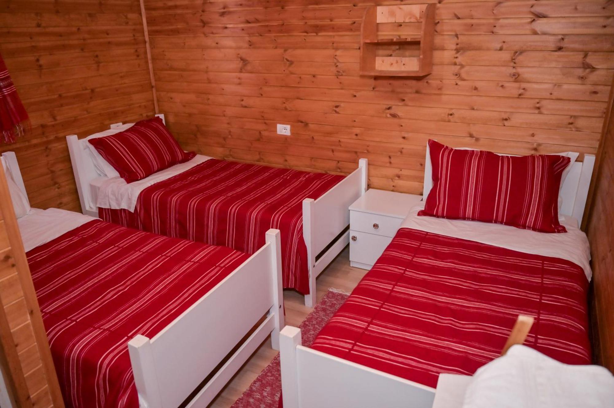 Bed & Breakfast Bujtina Miqesia *