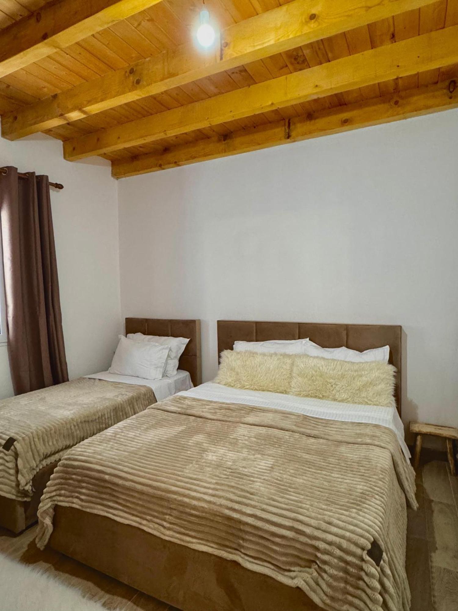 Bujtina Miqesia Bed & Breakfast Theth